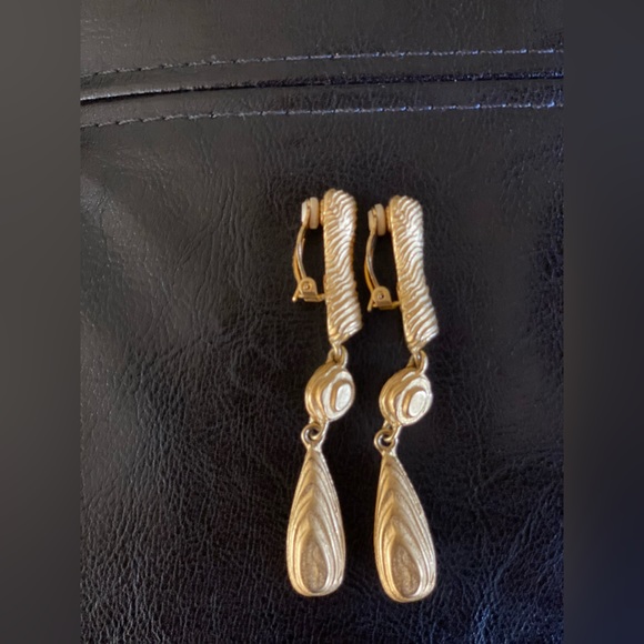 GORGEOUS AUTHENTIC GIVENCHY PARIS LONG HAMMERED EARRINGS - Picture 4 of 12